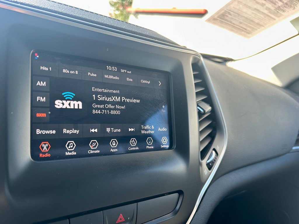Used 2019 Jeep Cherokee Latitude Plus w/ Cold Weather Group AWD/4WD image 22
