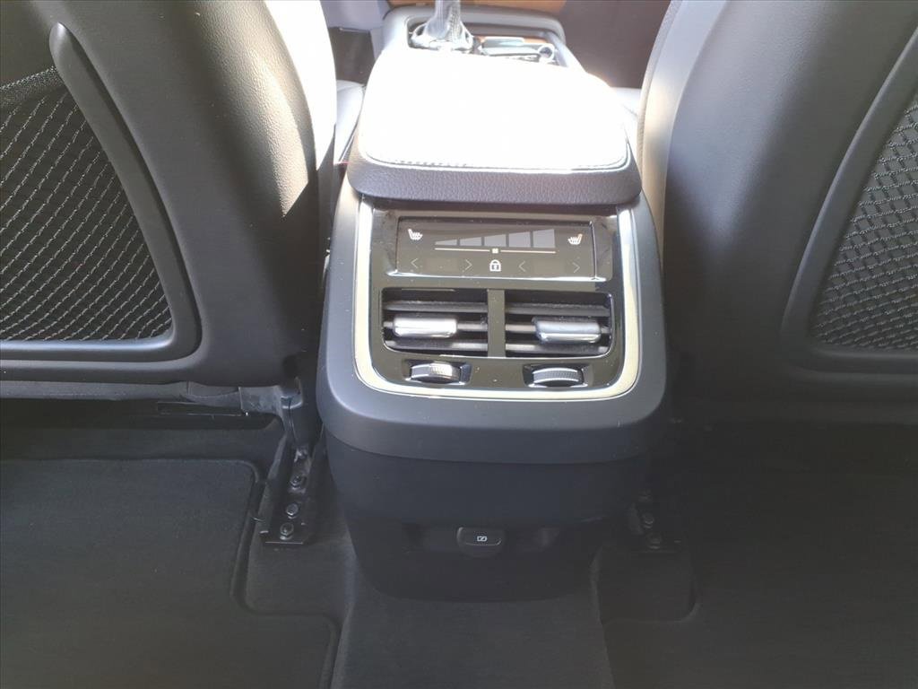 Used 2022 Volvo XC90 T6 Momentum w/ Advanced Package image 28