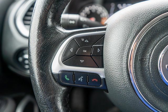 Used 2020 Jeep Renegade Latitude w/ Cold Weather Group AWD/4WD image 23