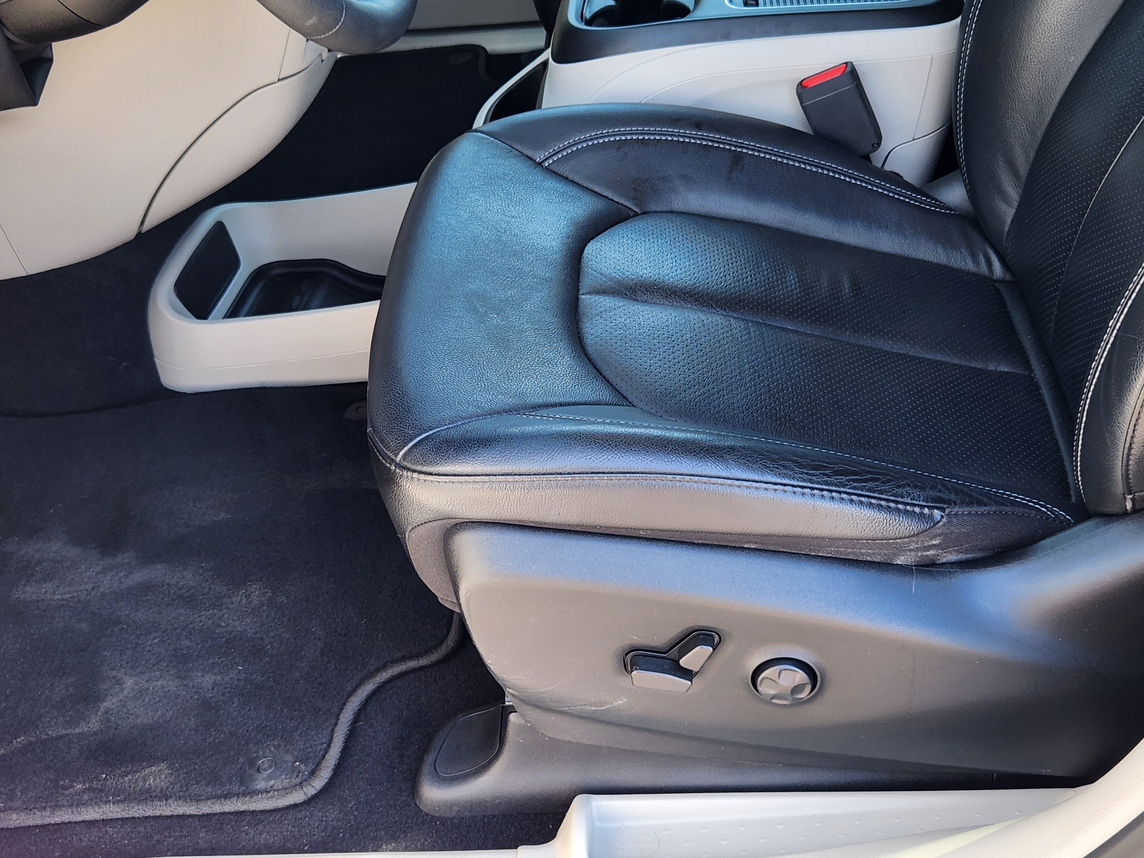 Used 2022 Chrysler Pacifica Touring-L image 9
