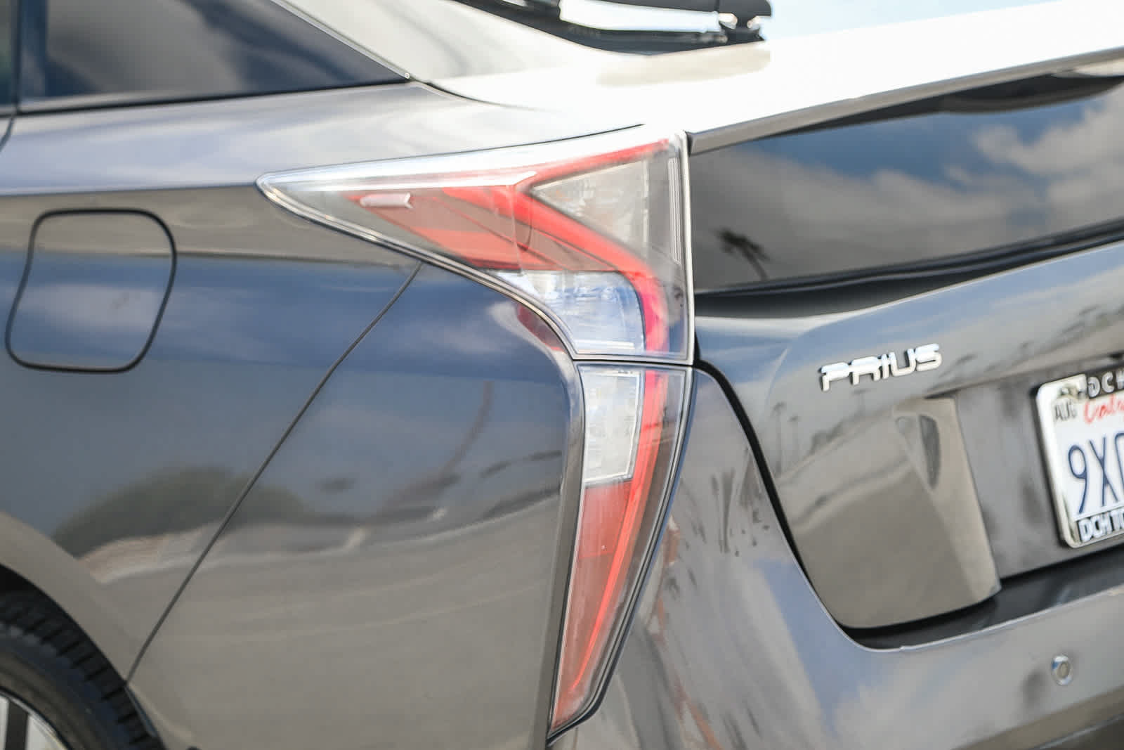 Used 2016 Toyota Prius Four Touring w/ Premium Convenience Package FWD image 9