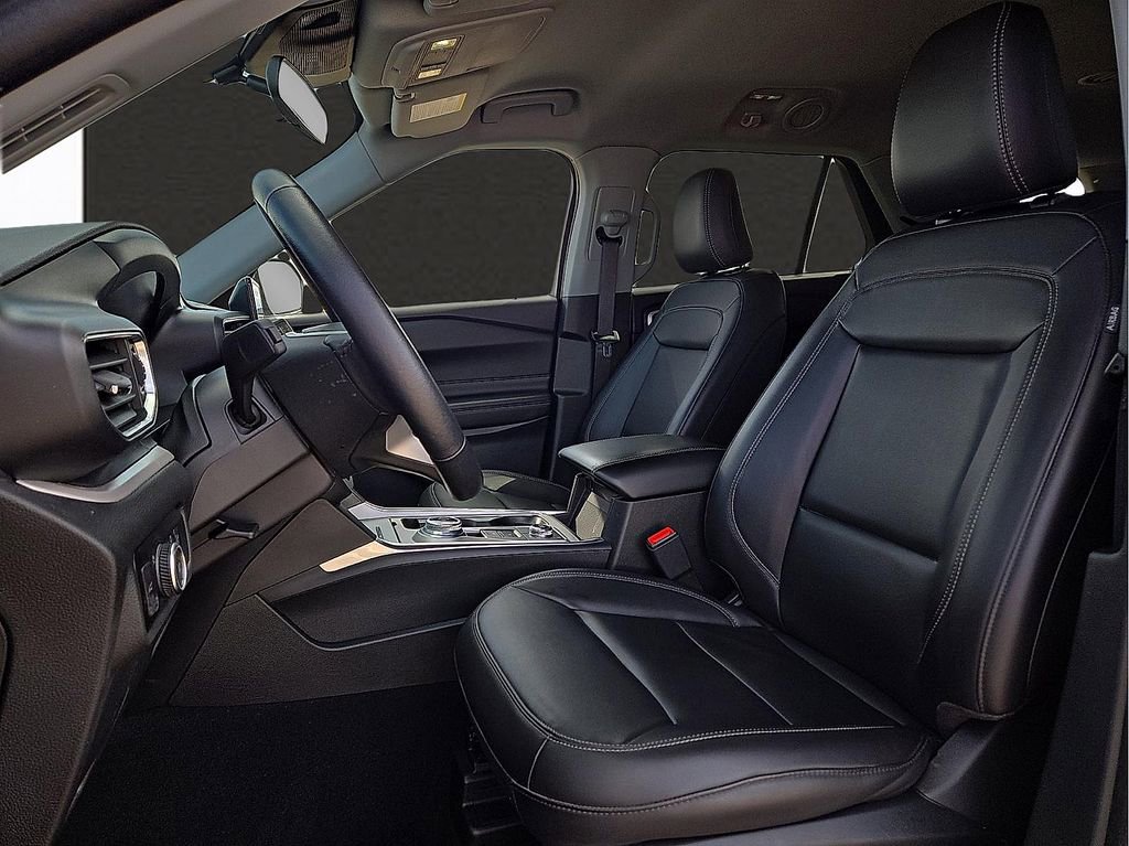 Used 2023 Ford Explorer XLT w/ Equipment Group 202A AWD/4WD image 14