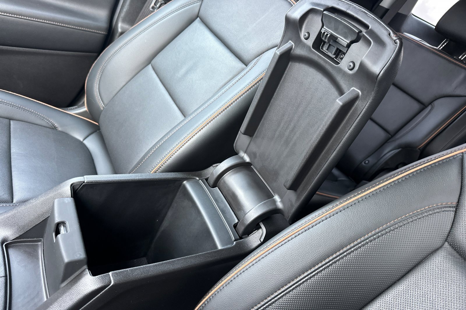 Used 2022 GMC Acadia AT4 w/ Technology Package image 34