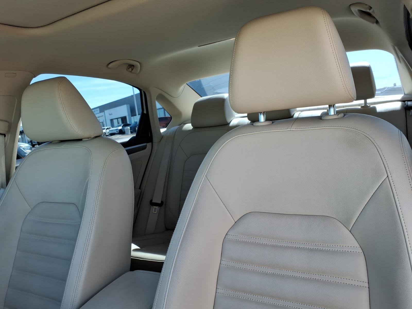 Used 2016 Volkswagen Passat 1.8T SEL Premium image 21