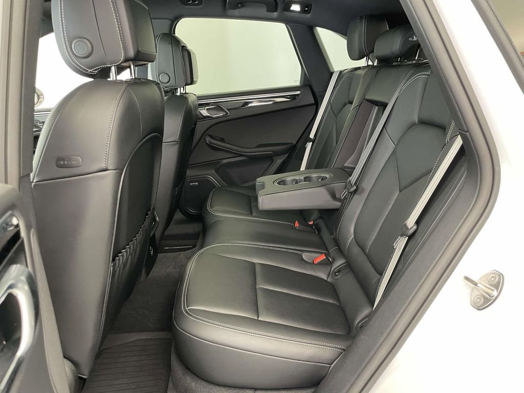 Certified 2025 Porsche Macan Turbo AWD/4WD image 19