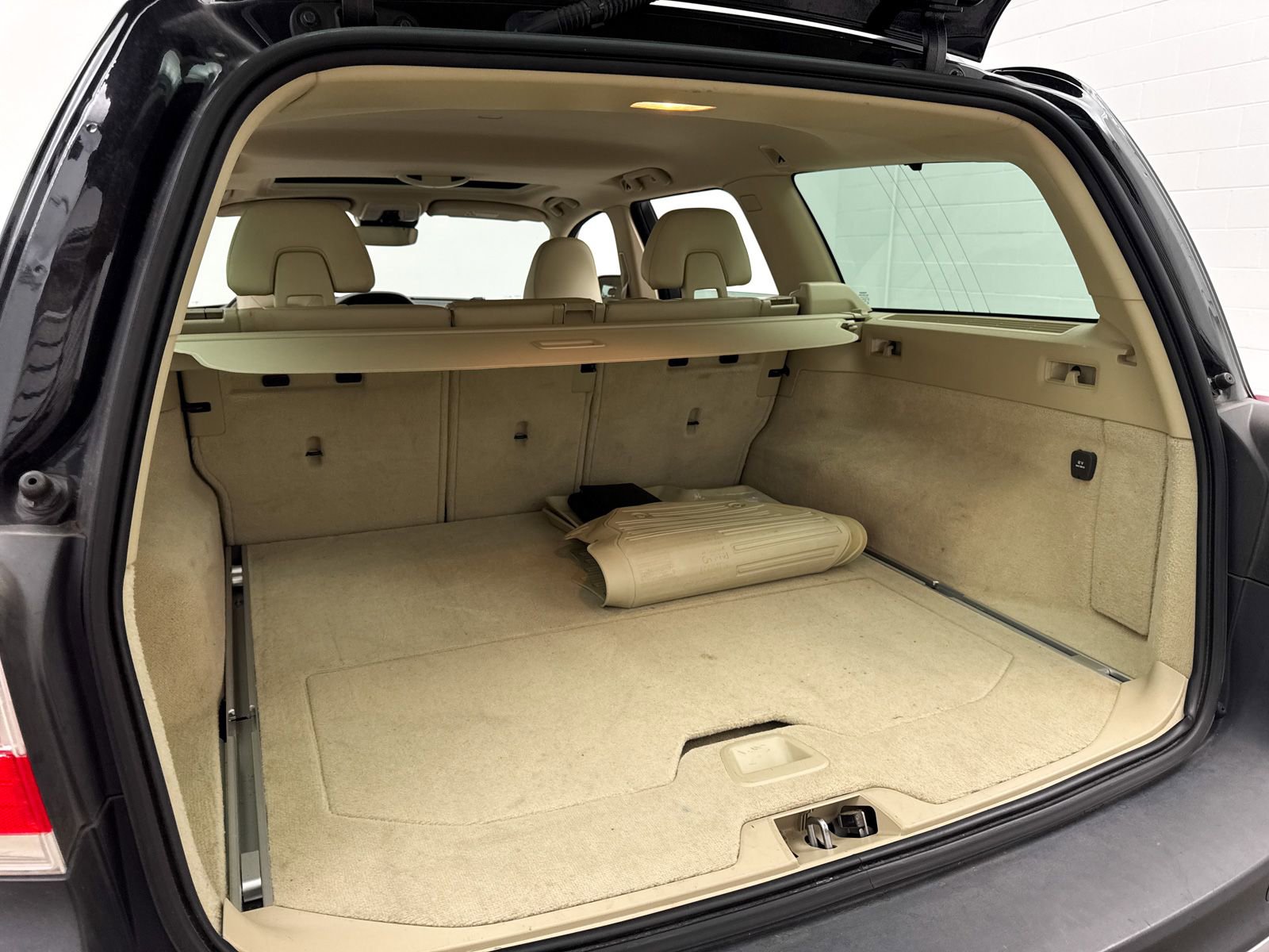 Used 2016 Volvo XC70 T5 Premier w/ Convenience Package image 24