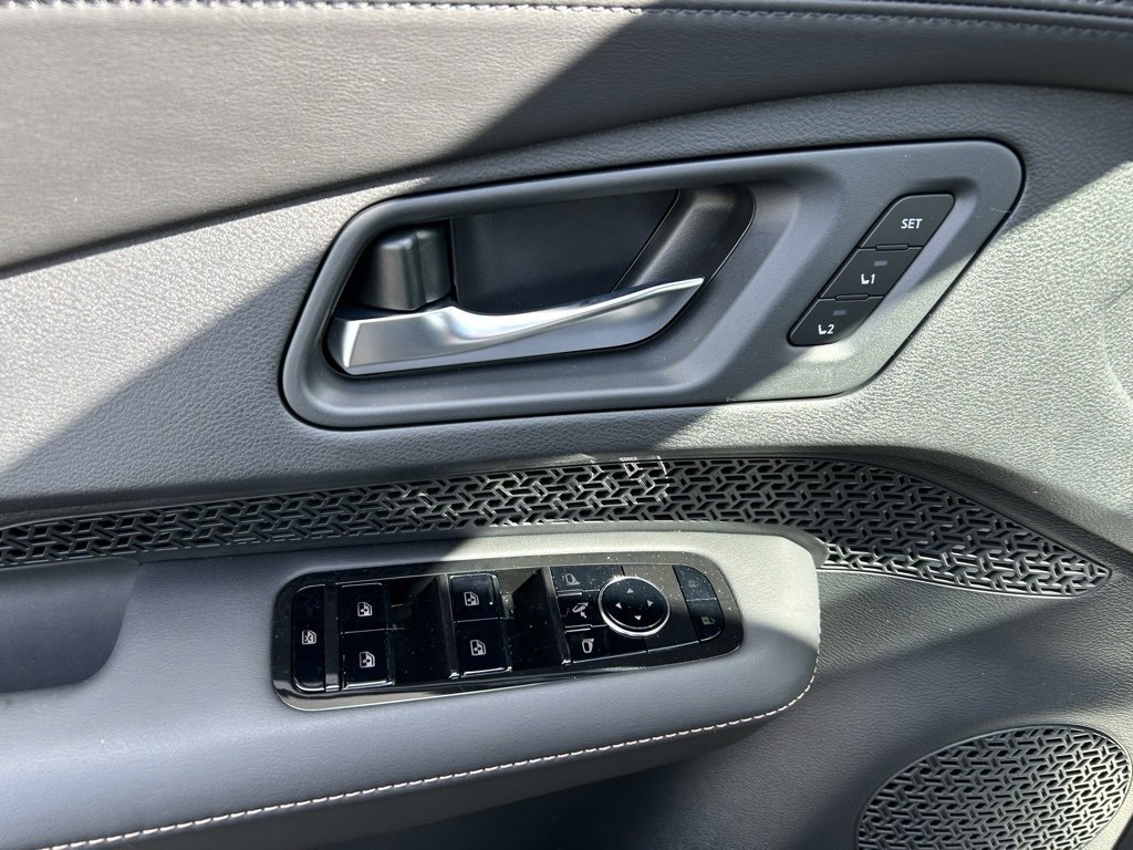 Certified 2024 Nissan Ariya AWD image 10