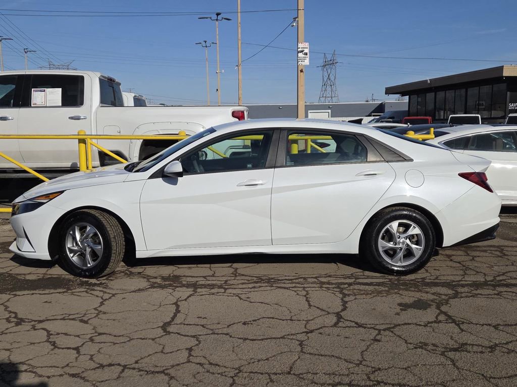 Used 2021 Hyundai Elantra SE image 9