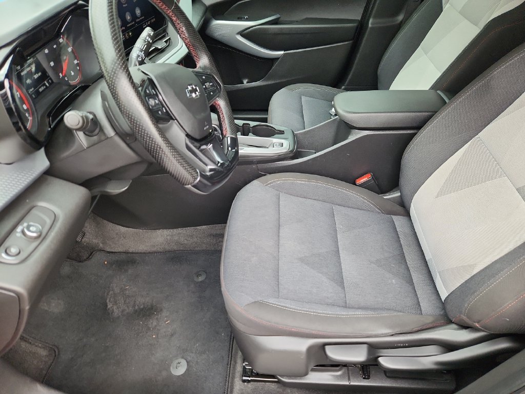 Used 2024 Chevrolet Trax RS FWD image 9
