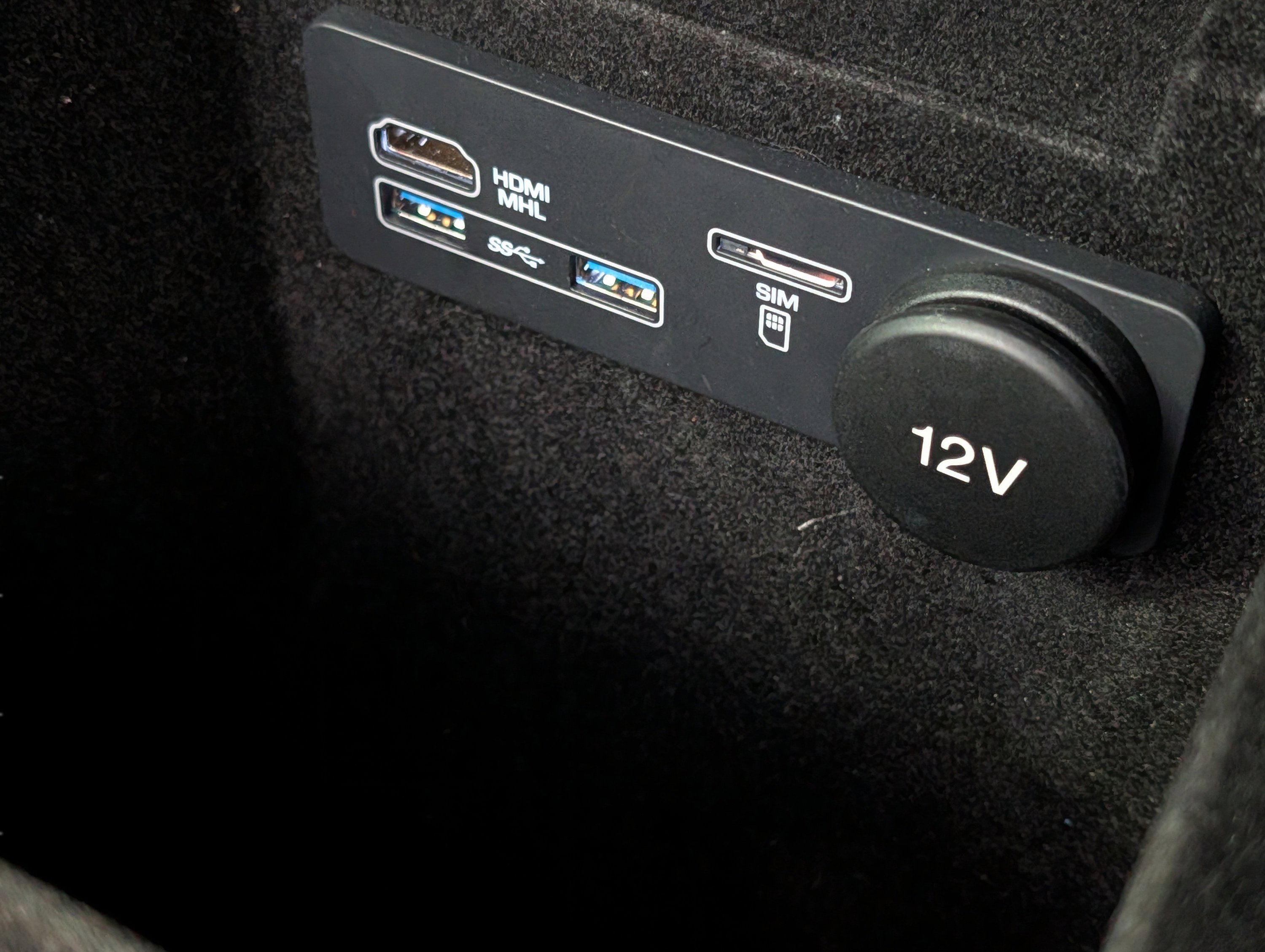 Used 2018 Jaguar XF S image 53