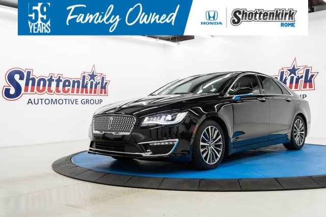 Used 2020 Lincoln MKZ image 1