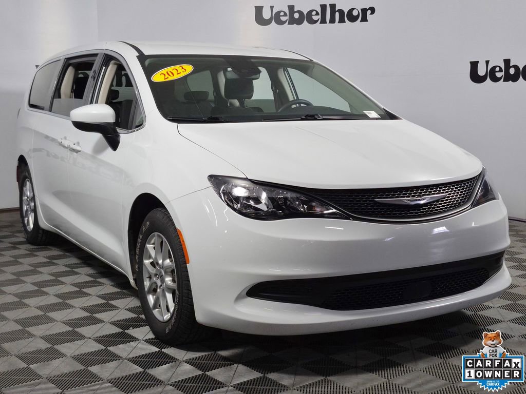 Used 2023 Chrysler Voyager LX image 1