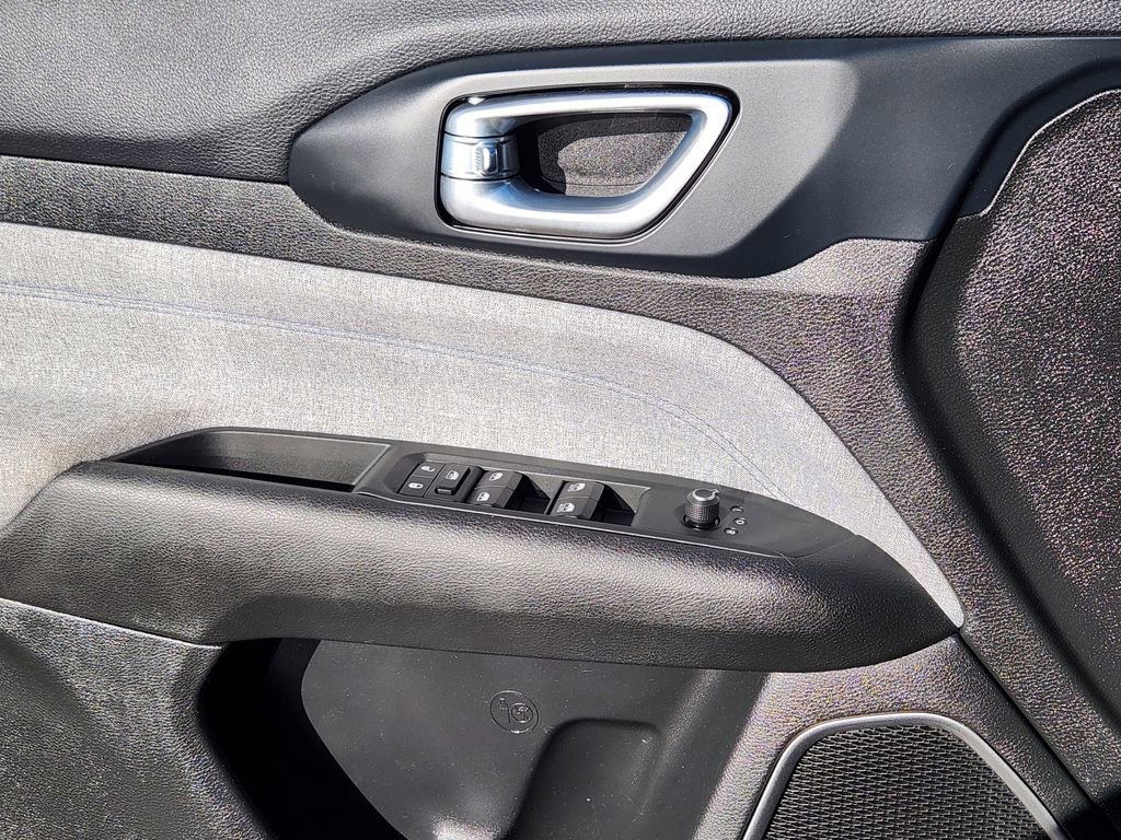 Used 2023 Jeep Compass Latitude w/ Convenience Group image 3