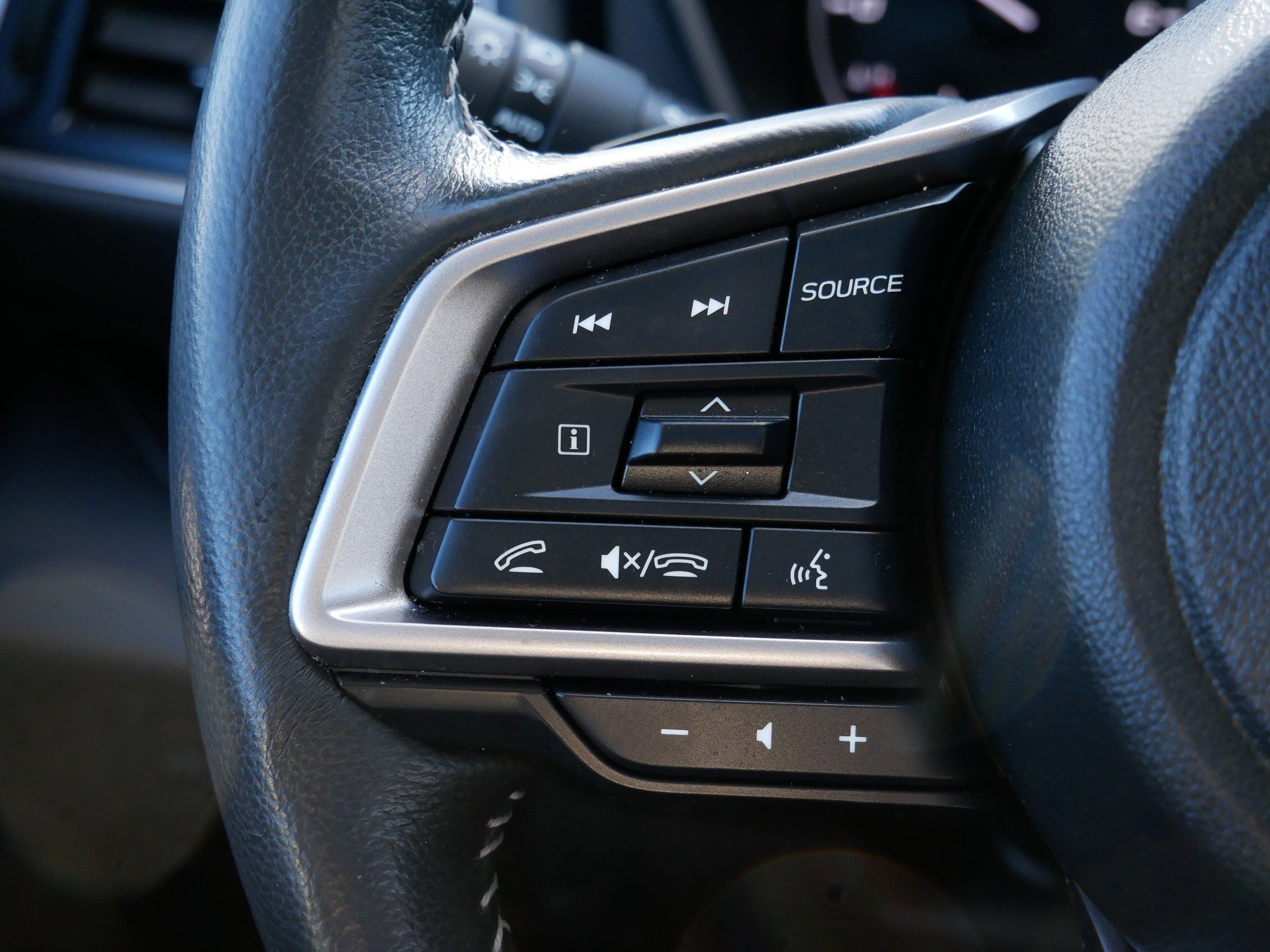 Used 2023 Subaru Ascent Limited w/ Technology Package image 28