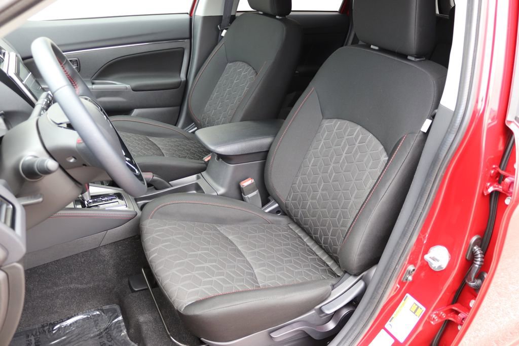 Used 2025 Mitsubishi Outlander Sport LE image 4