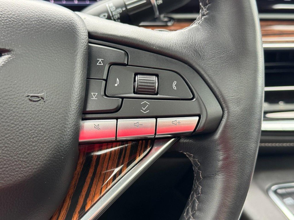 Used 2023 Cadillac Escalade Premium Luxury w/ Performance Package AWD/4WD image 22