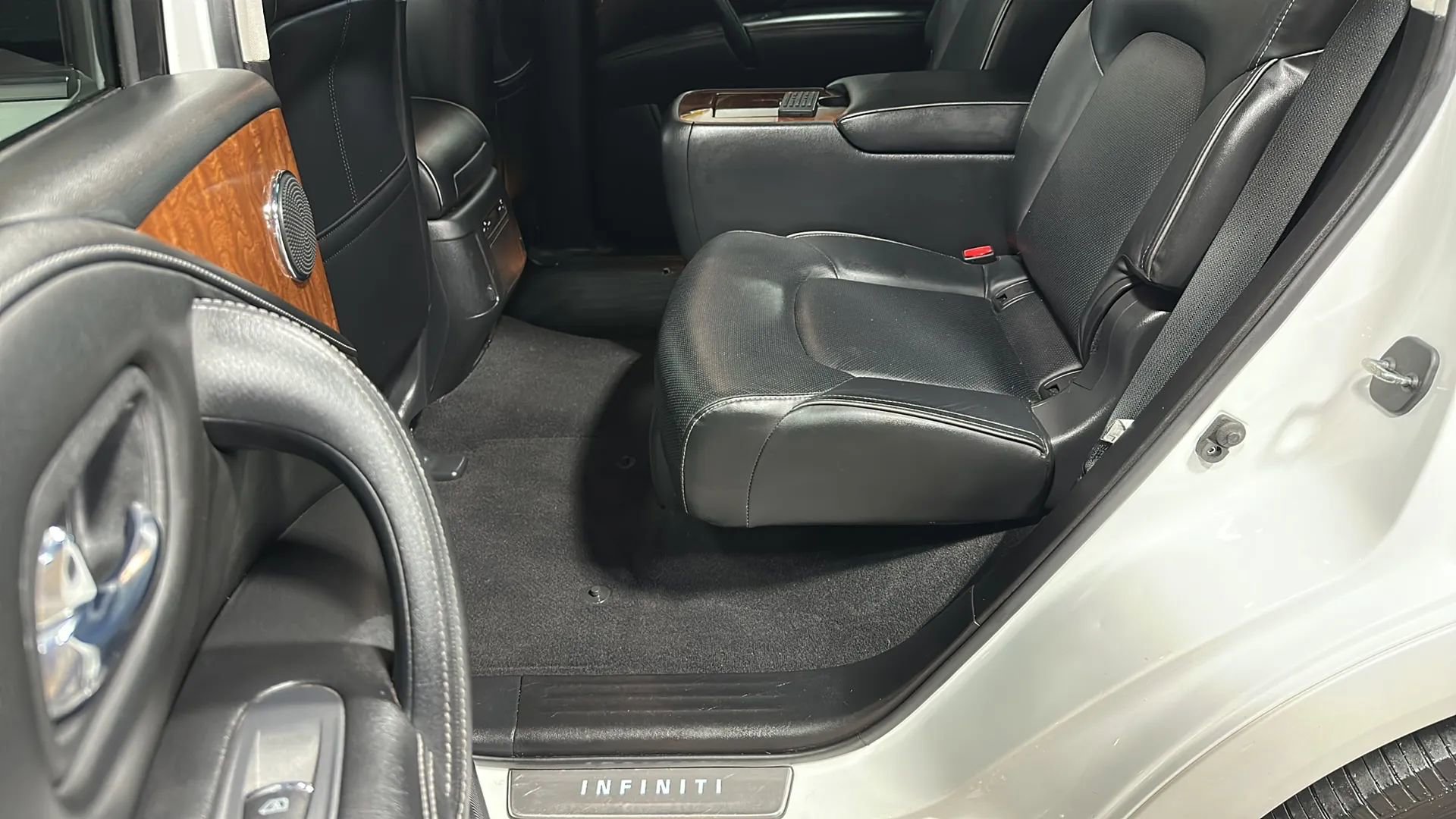 Used 2019 INFINITI QX80 Luxe w/ 22" Wheel Package image 11