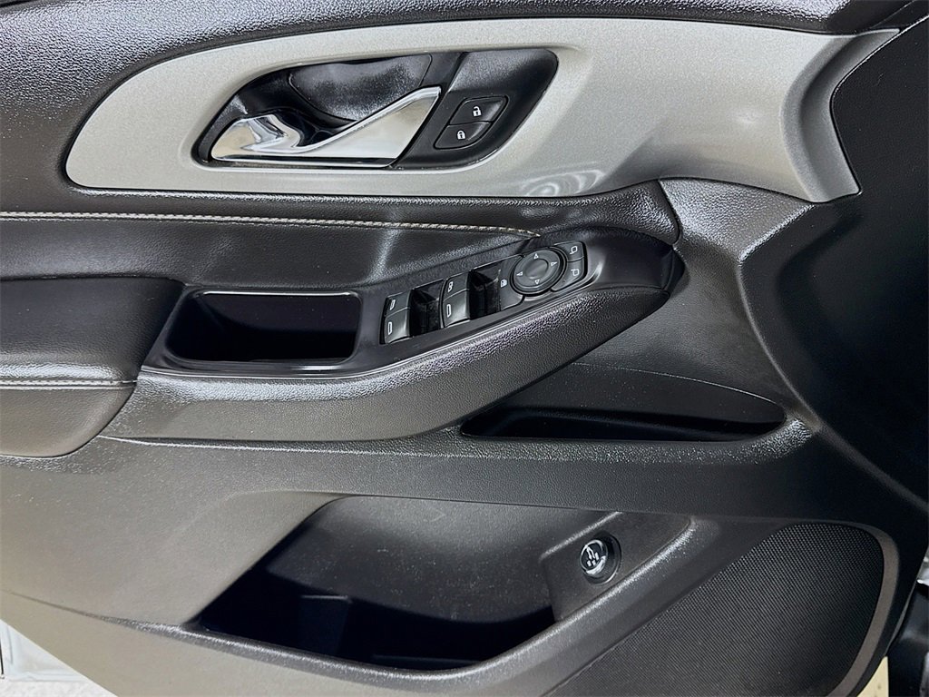 Used 2020 Chevrolet Traverse LT image 15