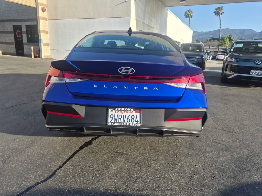 Certified 2026 Hyundai Elantra SE FWD image 8