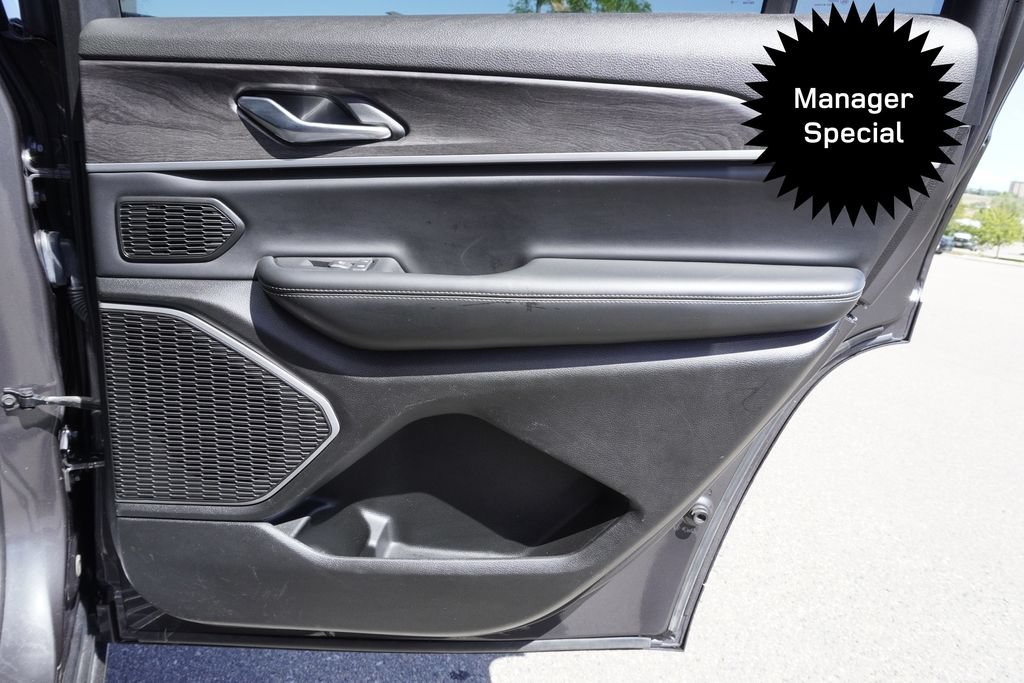 Used 2022 Jeep Grand Cherokee L Limited w/ Black Appearance Package AWD/4WD image 25