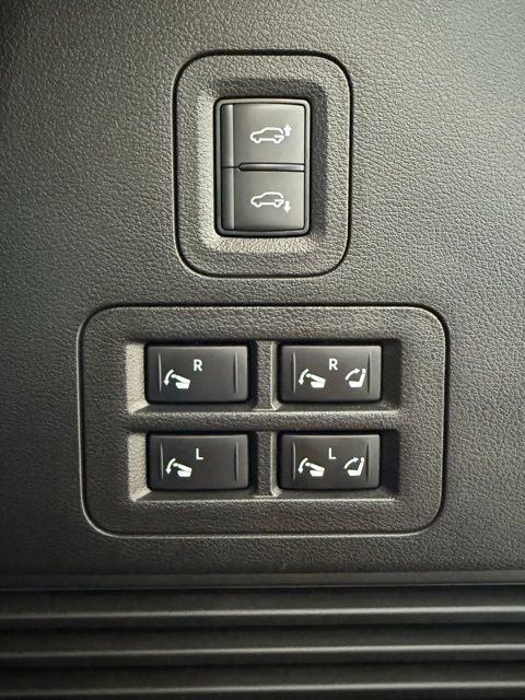 Used 2025 Nissan Armada Platinum Reserve image 12