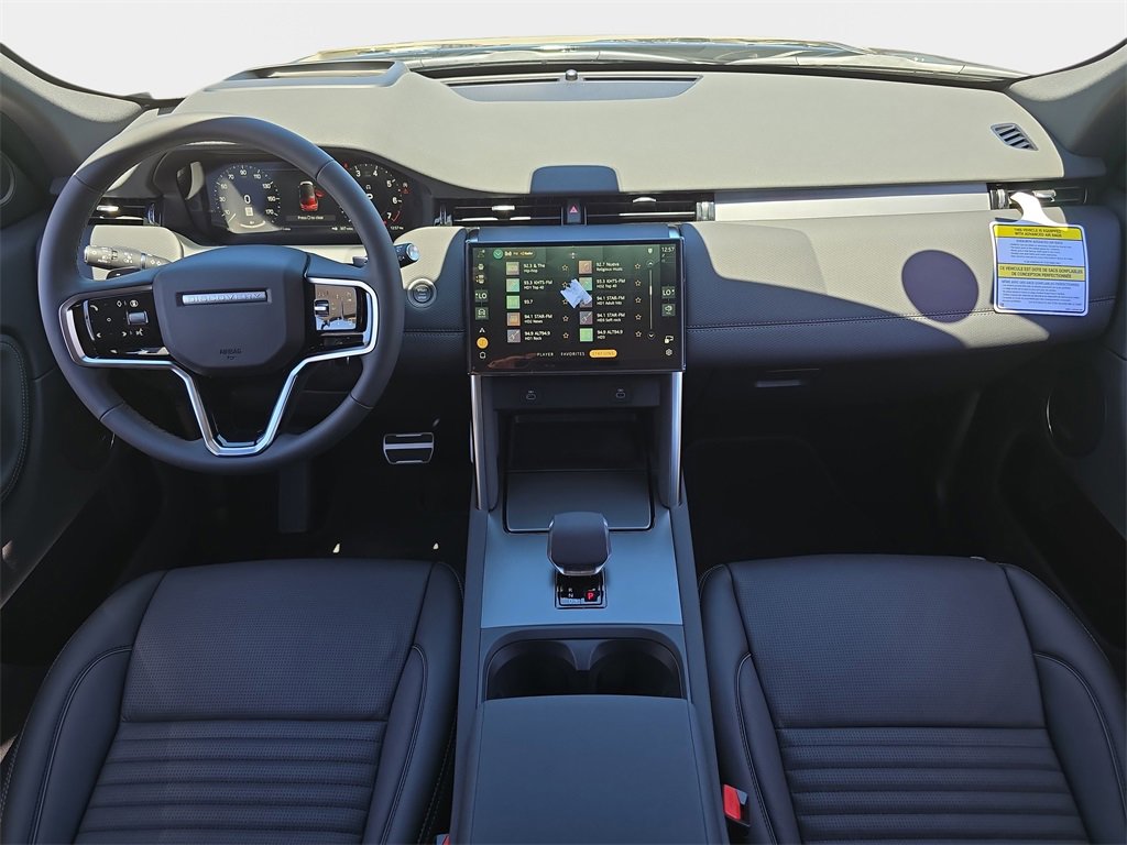 New 2025 Land Rover Discovery Sport Dynamic SE image 9