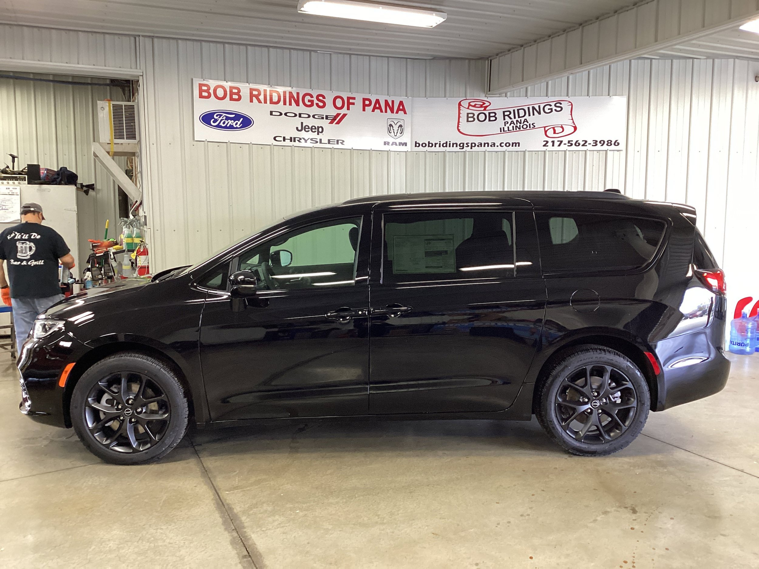 New 2026 Chrysler Pacifica Select w/ S Appearance Package AWD/4WD image 2