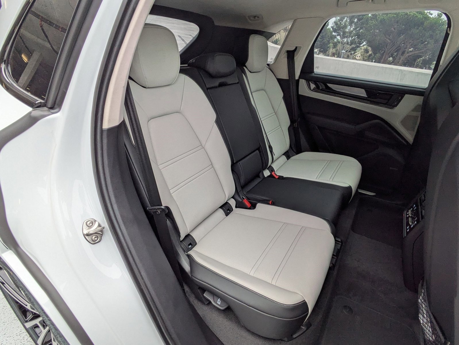 New 2026 Porsche Cayenne Turbo image 24