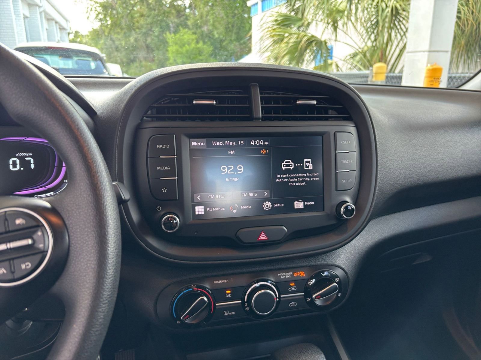 Used 2025 Kia Soul LX w/ LX Technology Package FWD image 17
