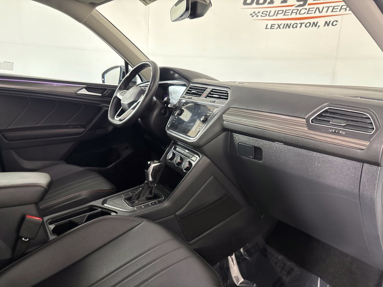 Used 2024 Volkswagen Tiguan Wolfsburg Edition FWD image 32