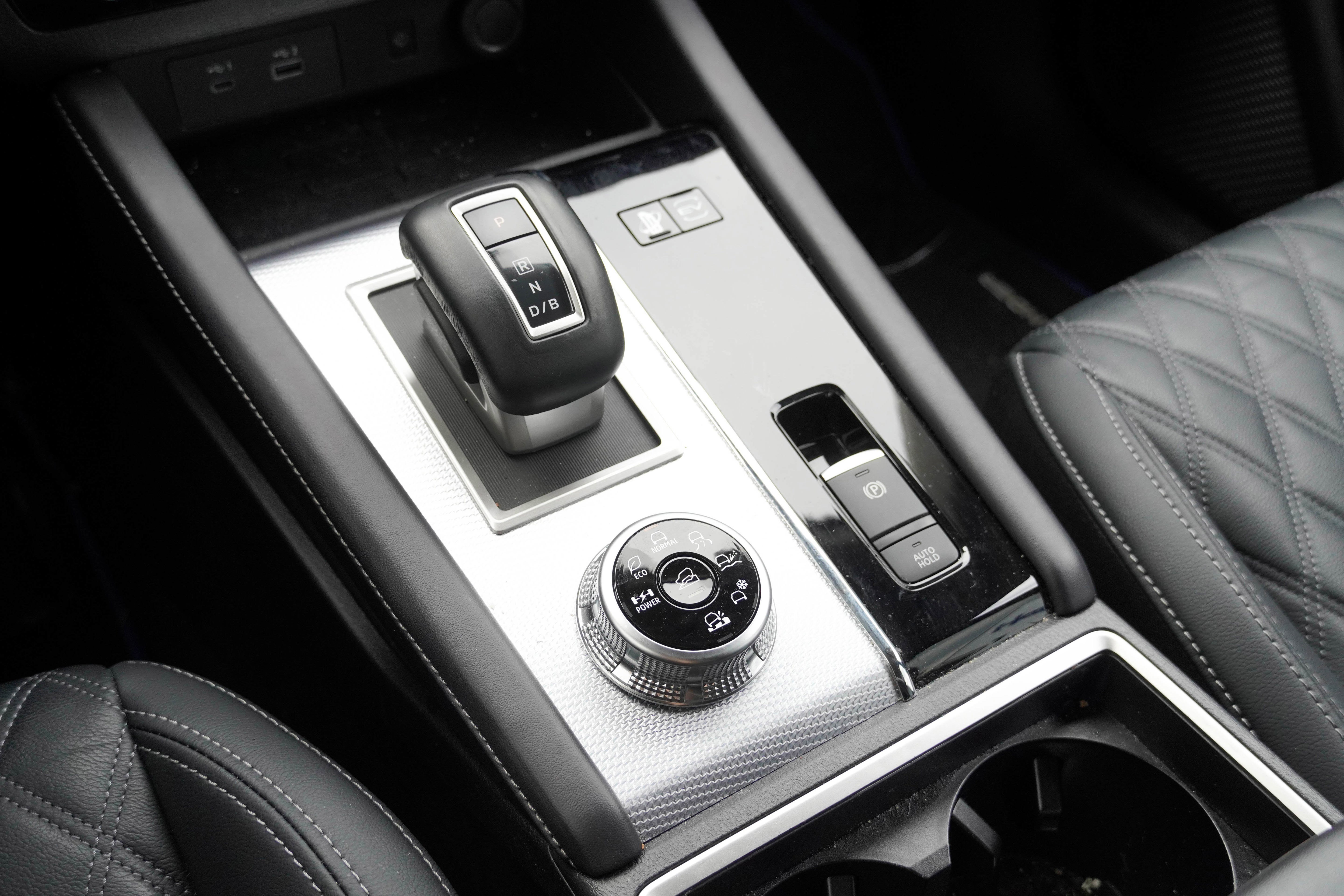 Used 2024 Mitsubishi Outlander 4WD Plug-In Hybrid image 29