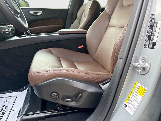 Certified 2024 Volvo XC60 T8 Plus w/ Protection Package Premier AWD/4WD image 17