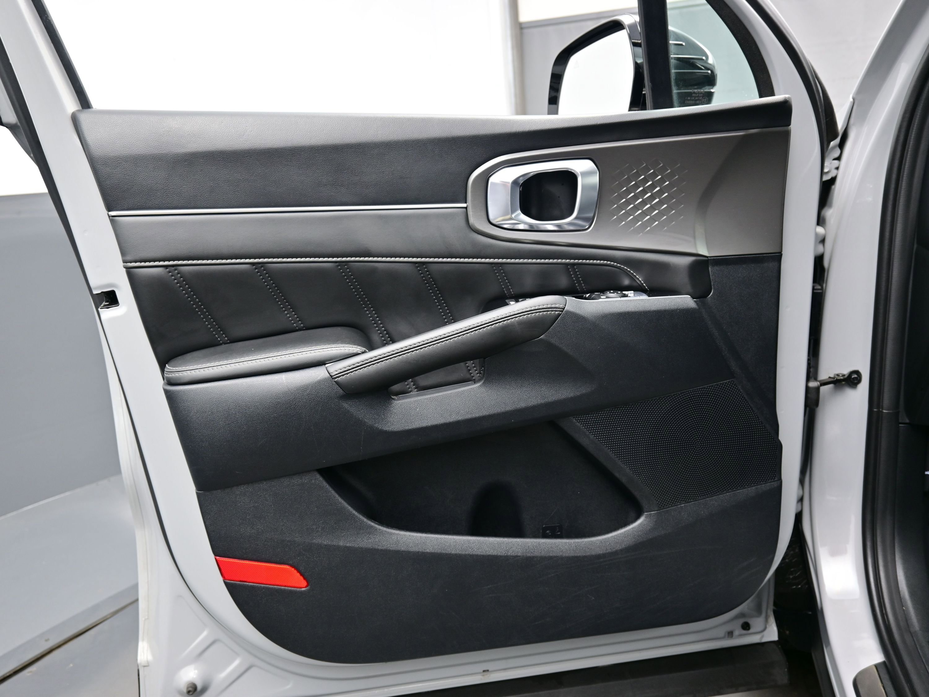 Used 2023 Kia Sorento SX image 10