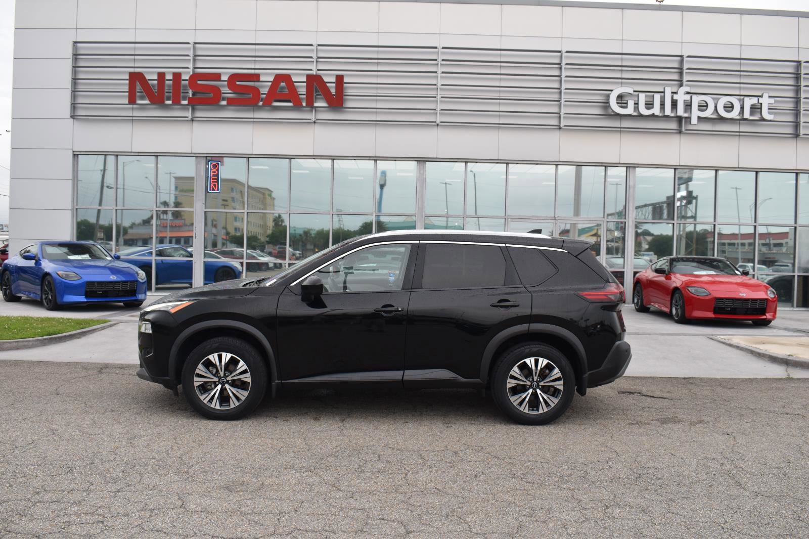 Used 2023 Nissan Rogue SV w/ SV Premium B Package FWD image 3