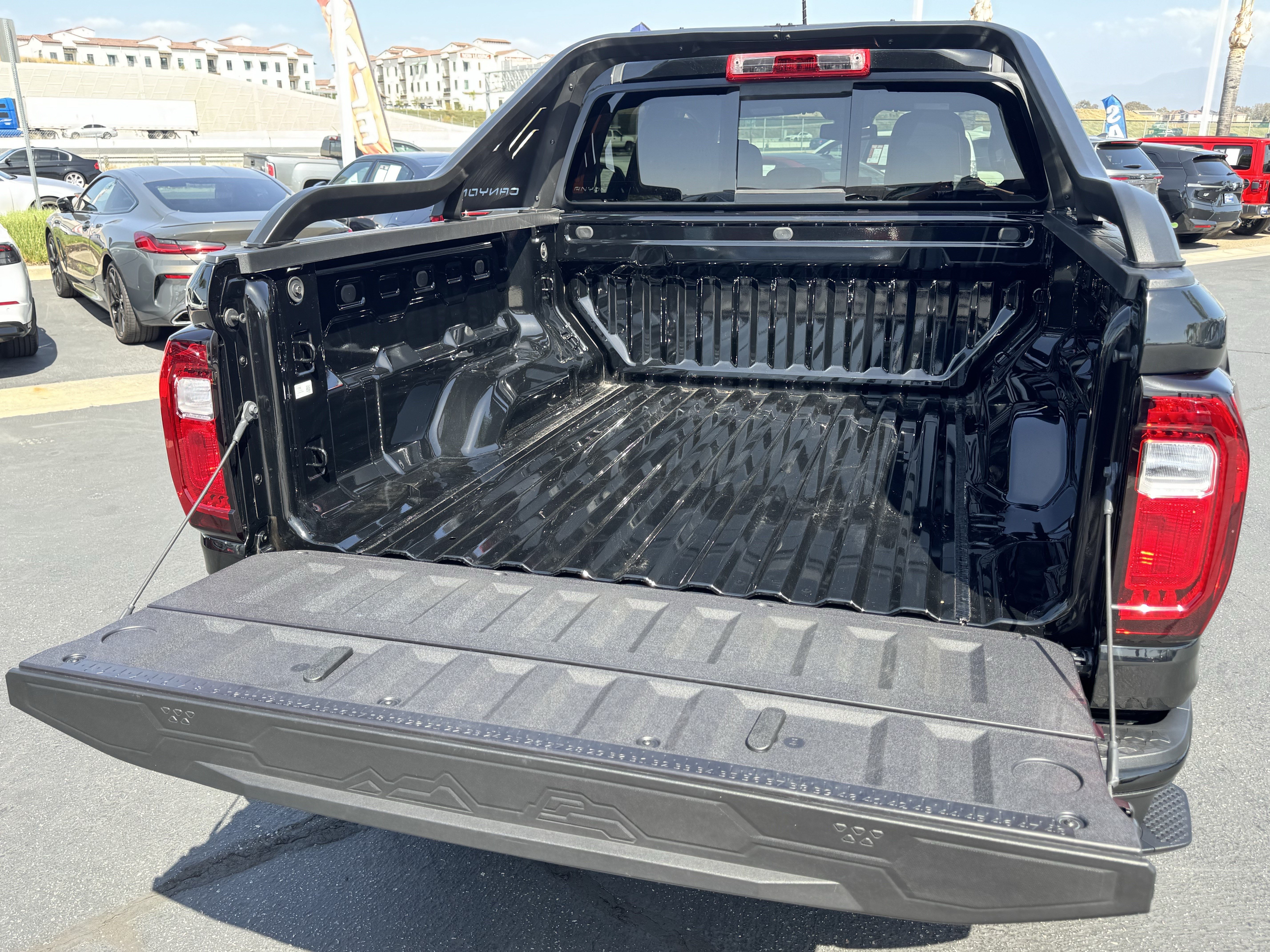 Used 2025 GMC Canyon AT4 w/ Nightfall Edition AWD/4WD image 39