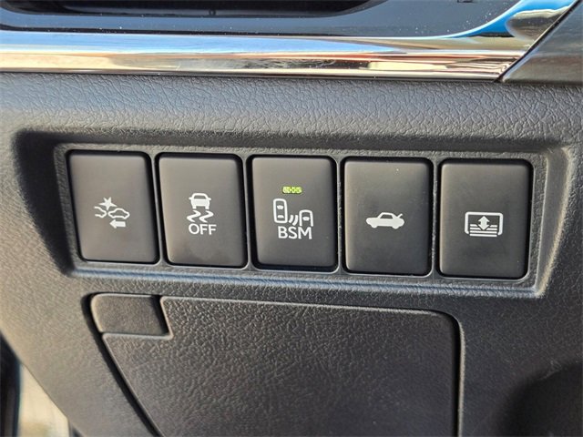 Used 2017 Toyota Avalon Limited image 36