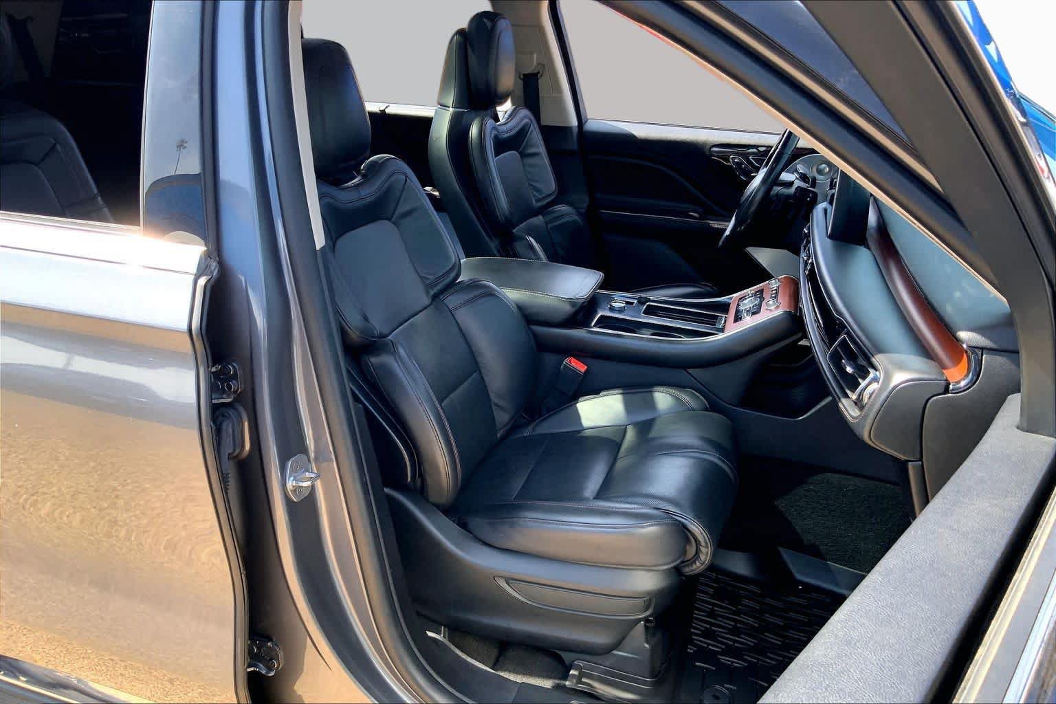 Used 2022 Lincoln Aviator Reserve w/ Equipment Group 201A AWD/4WD image 9