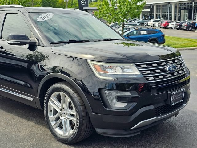 Used 2017 Ford Explorer XLT w/ Equipment Group 202A FWD image 2