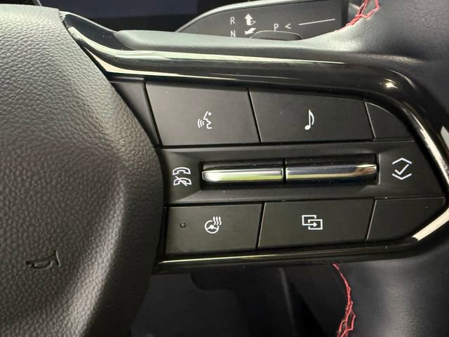 Used 2025 Chevrolet Traverse RS w/ LPO, Floor Liner Package FWD image 11