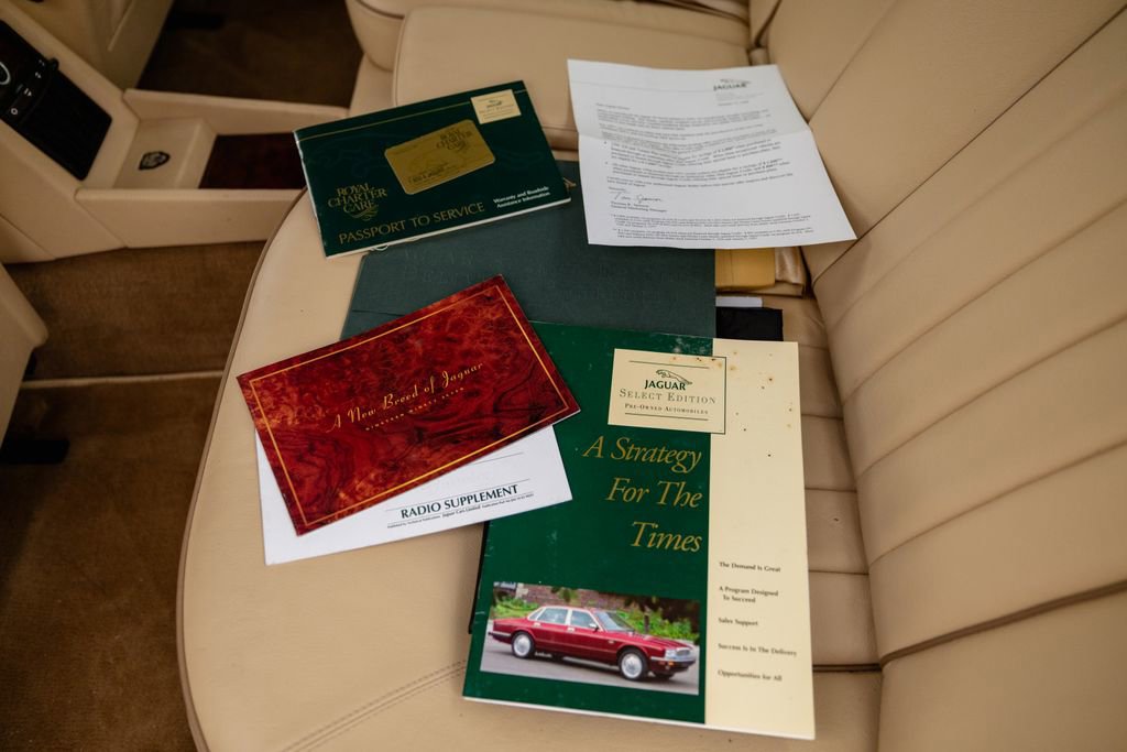 Used 1992 Jaguar XJ Vanden Plas image 11