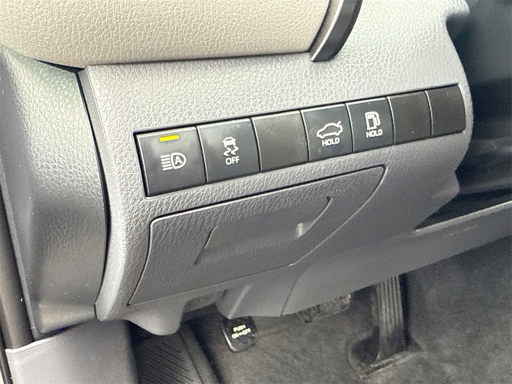 Used 2019 Toyota Camry LE image 19