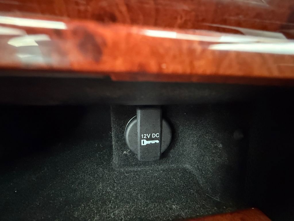 Used 2014 Chrysler 300 AWD w/ Driver Convenience Group image 27