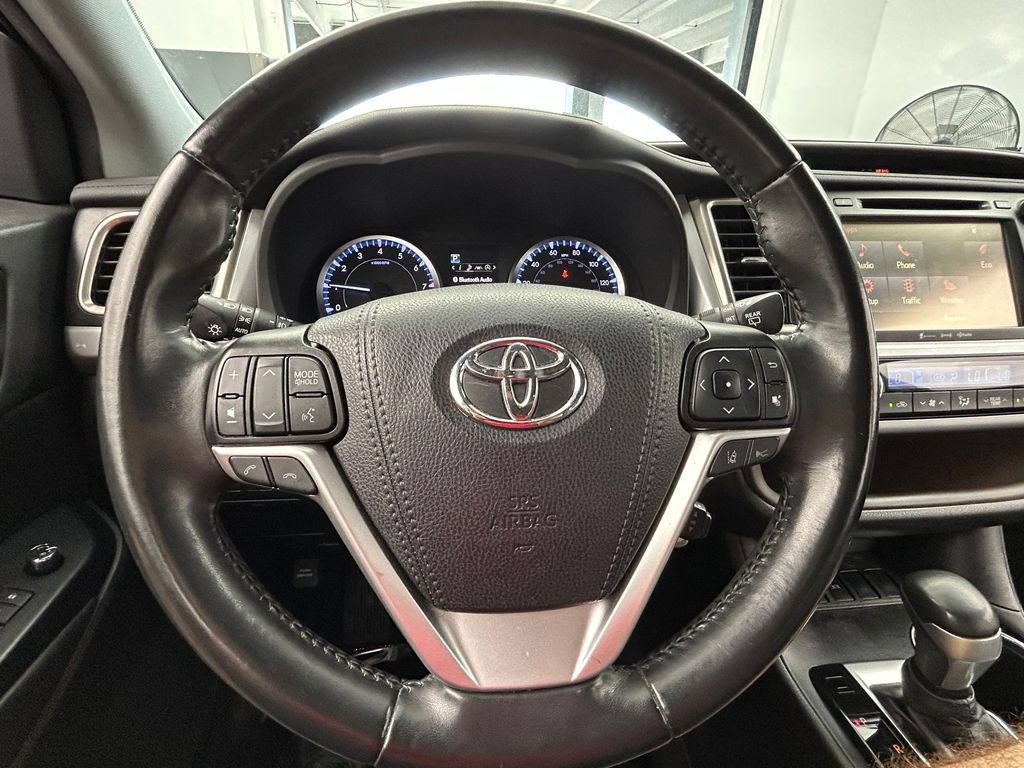 Used 2019 Toyota Highlander Plus FWD image 31