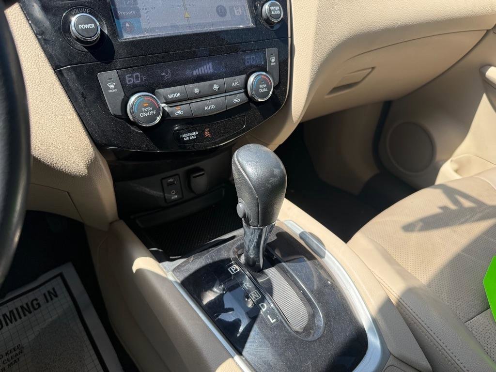 Used 2016 Nissan Rogue SL FWD image 11