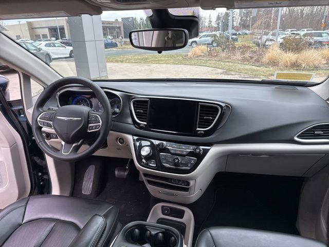 Used 2023 Chrysler Pacifica Touring-L image 37