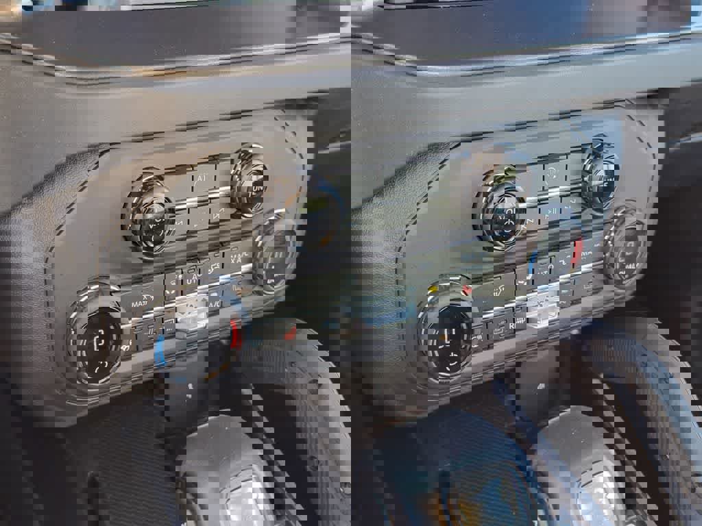 Used 2025 Ford Bronco Badlands image 20