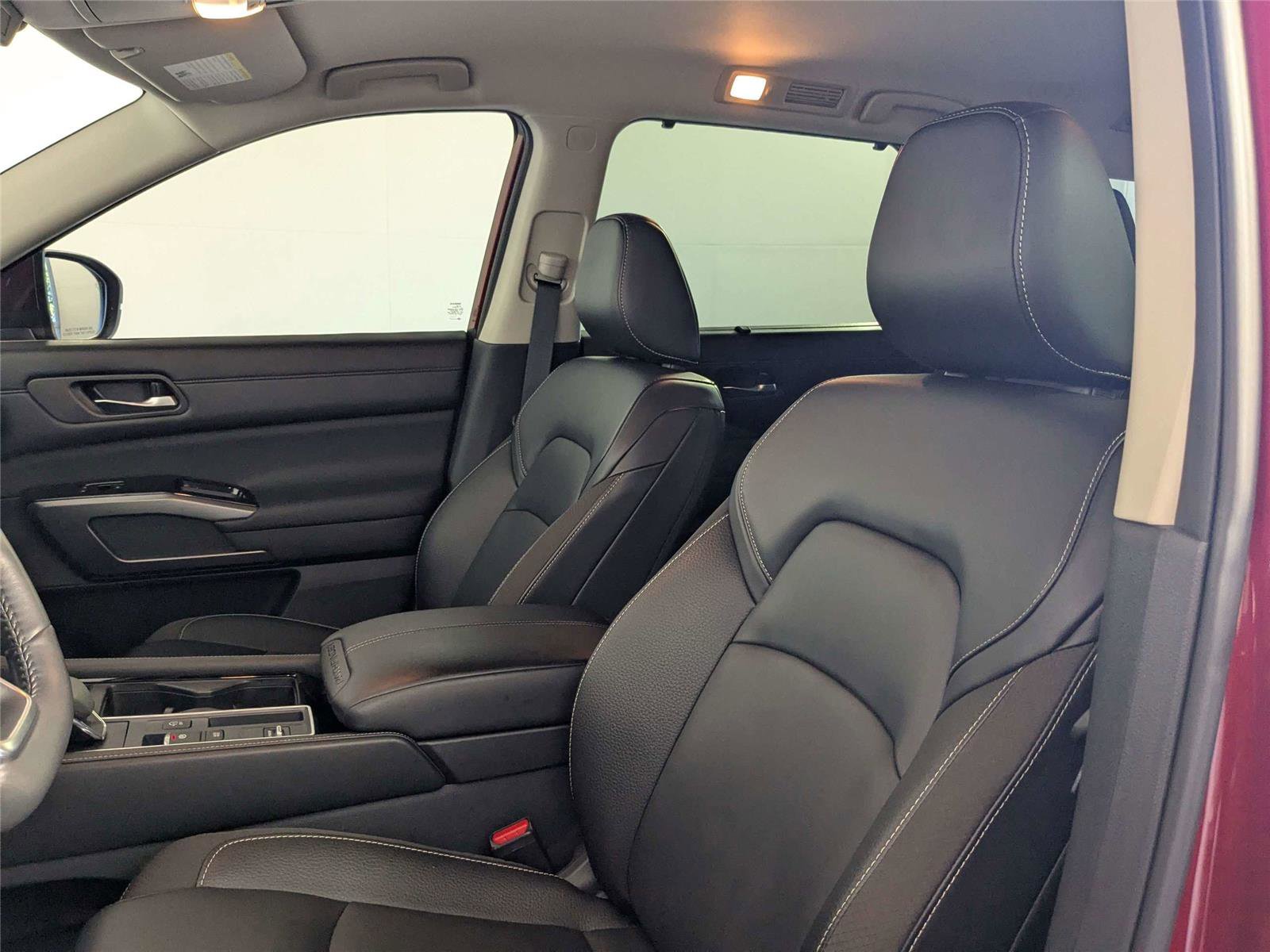 Used 2023 Nissan Pathfinder SL w/ Lighting Package (N92) image 12