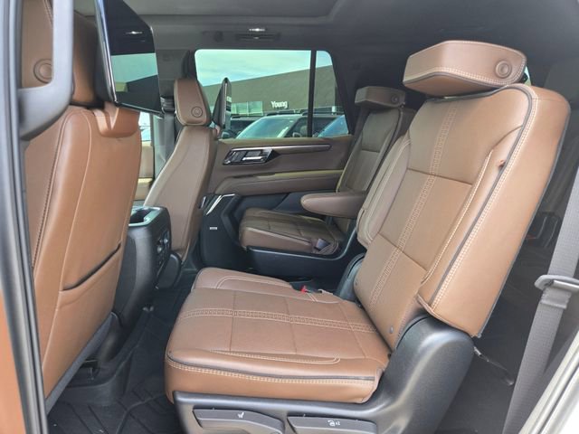 Used 2025 Chevrolet Tahoe High Country AWD/4WD image 12