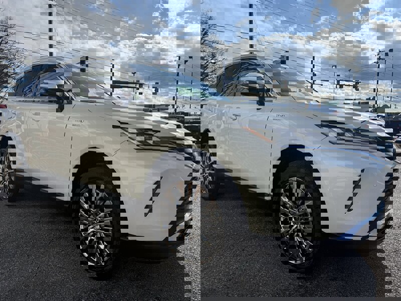 Used 2021 Toyota Venza XLE w/ Softex Package image 6