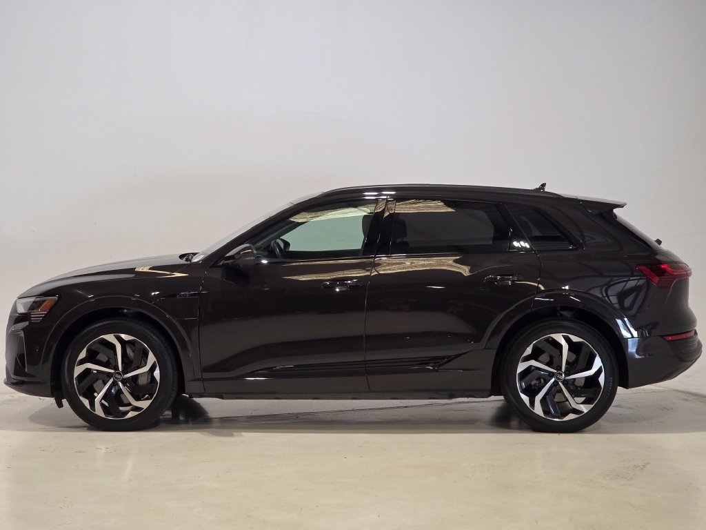 Used 2024 Audi Q8 e-tron Prestige w/ Prestige Package AWD/4WD image 3